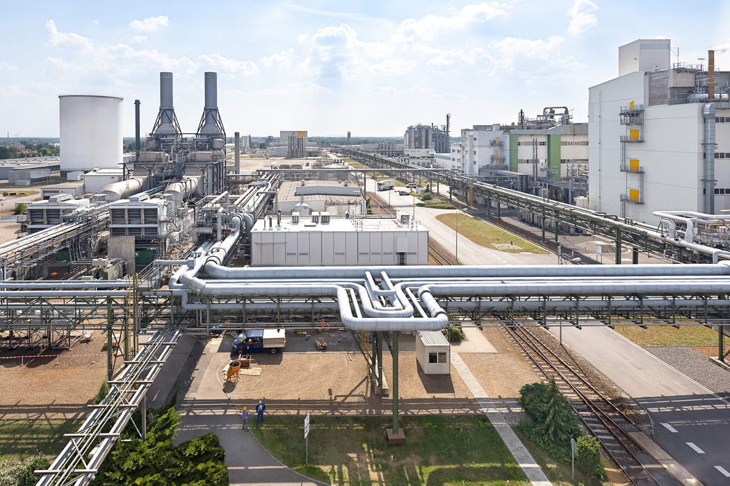 Chemical plant: Industrial process plant that manufactures chemicals