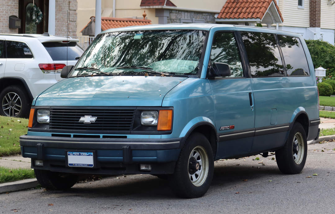 Chevrolet Astro: American van by General Motors, 1985–2005