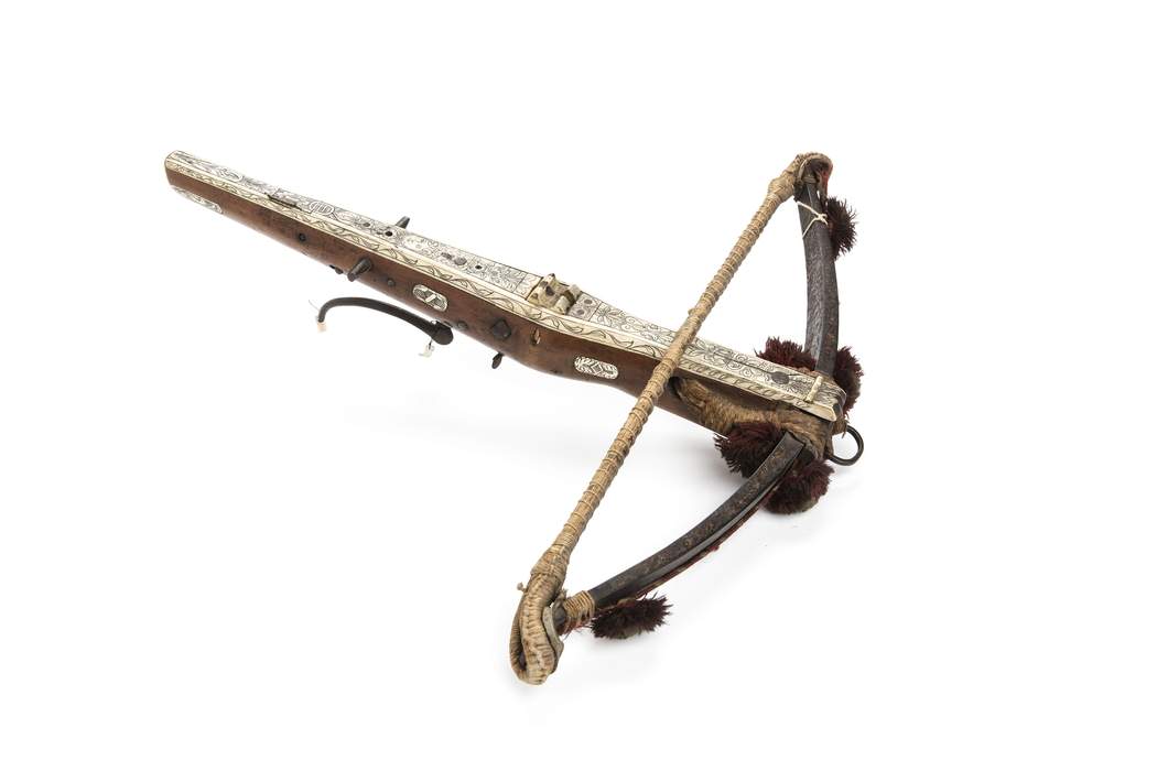 Crossbow: Bow-like ranged weapon