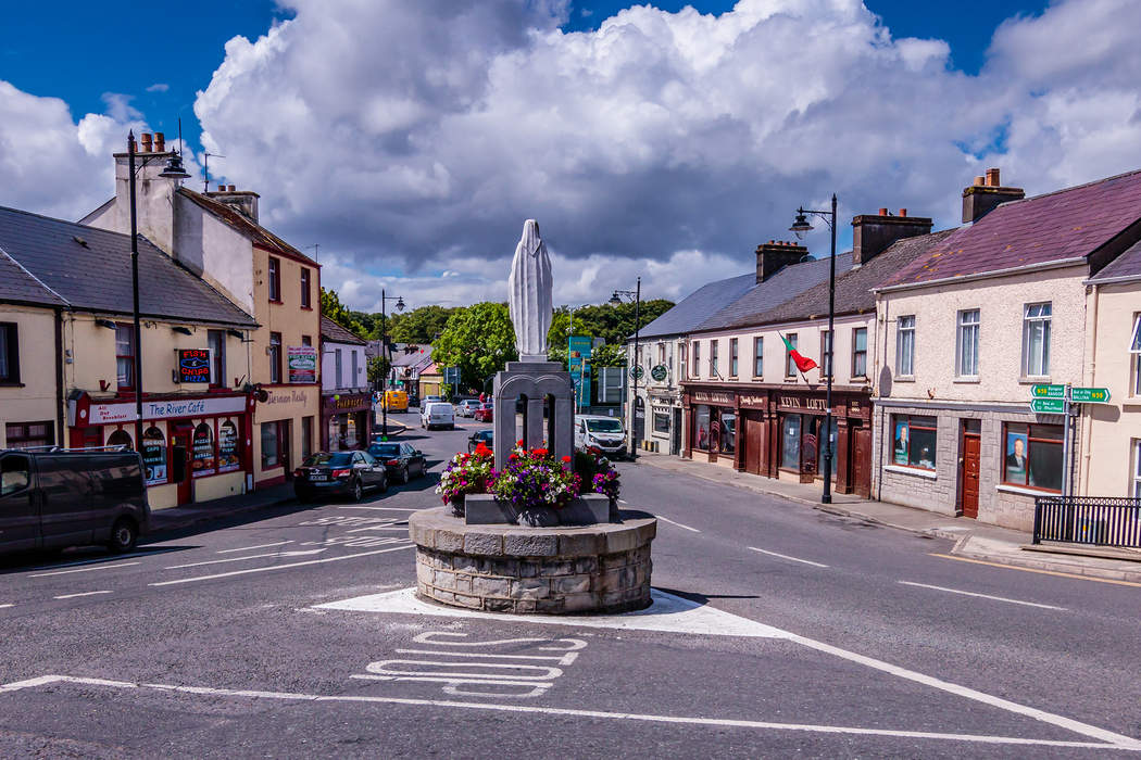 Crossmolina: Town in County Mayo, Ireland