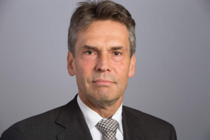 Dick Schoof: Dutch civil servant (born 1957)