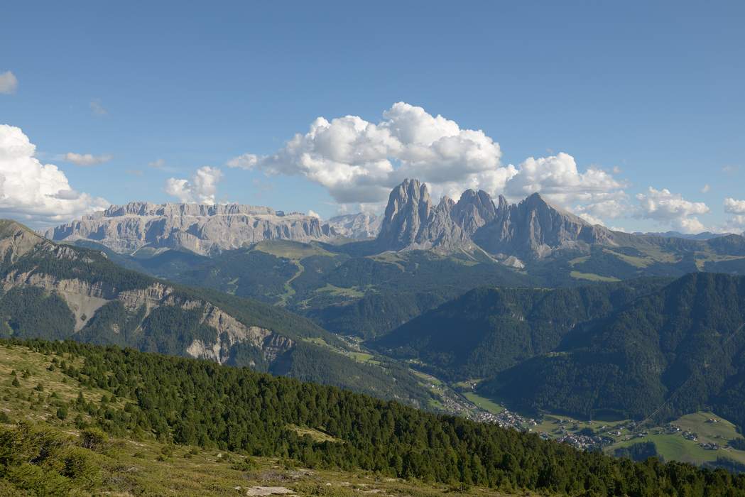 Dolomites: Mountain range in the Italian Alps