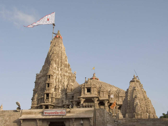 Dwarkadhish Temple: Temple dedicated to Krishna in Gujarat, India