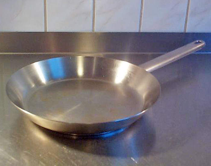 Frying pan: Flat bottomed pan for cooking food on a stove