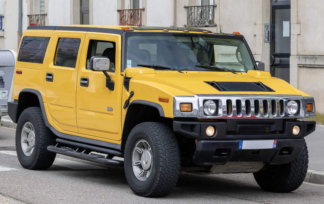 Hummer H2: Motor vehicle built by AM General and marketed by General Motors