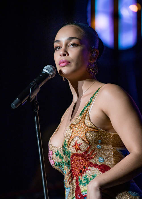 Jorja Smith: English singer-songwriter (born 1997)