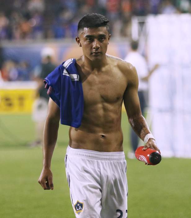 Julián Araujo: Mexican footballer (born 2001)