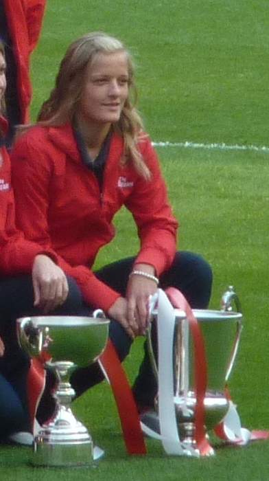 Katie Chapman: English footballer (born 1982)