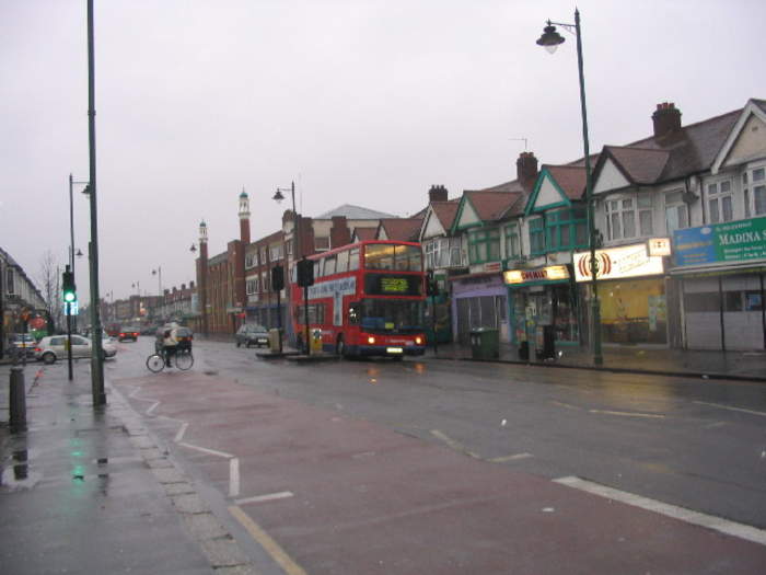 Lea Bridge Road: 