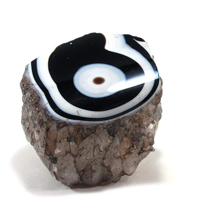 Onyx: Banded variety of mineral