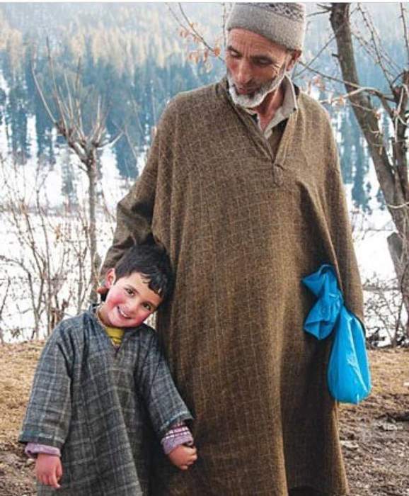 Pheran: Kashmiri traditional dress