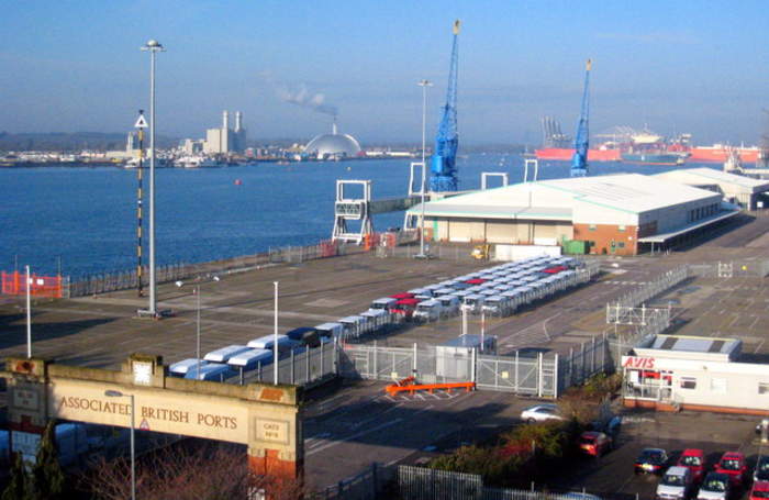 Port of Southampton: Passenger and cargo port in Southampton, England