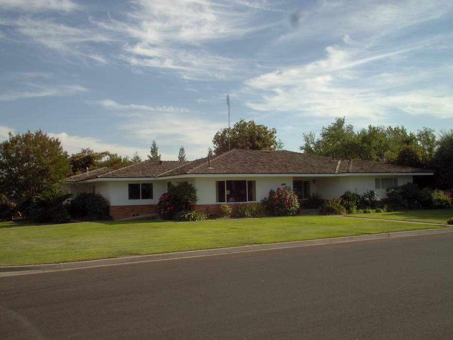 Ranch-style house: American domestic architectural style