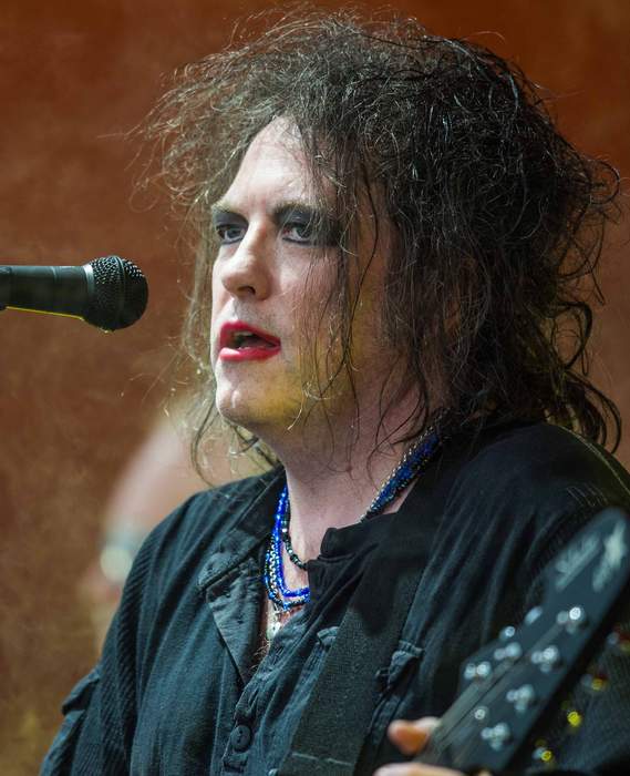 Robert Smith (musician): English rock musician (born 1959)