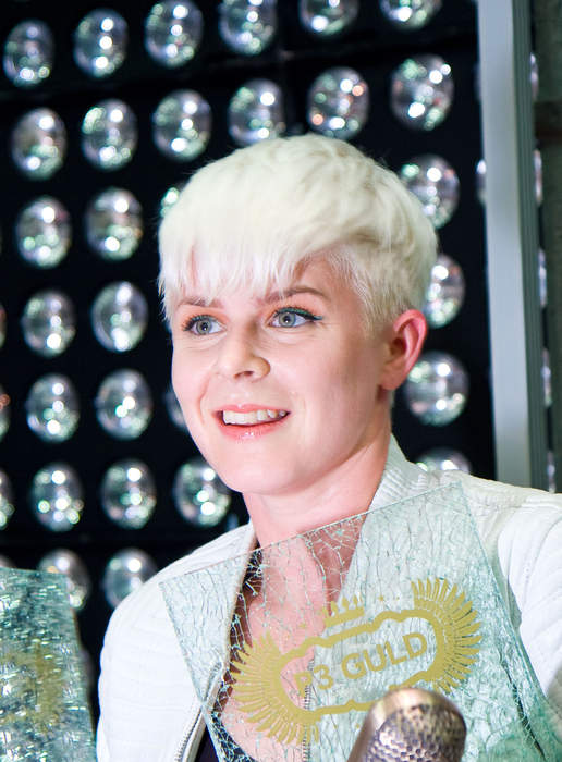 Robyn: Swedish singer (born 1979)