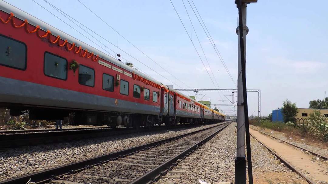 Shalimar–Secunderabad AC Superfast Express: 