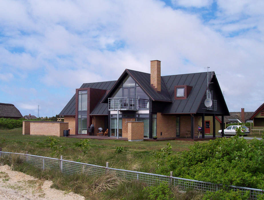 Single-family detached home: Standalone house