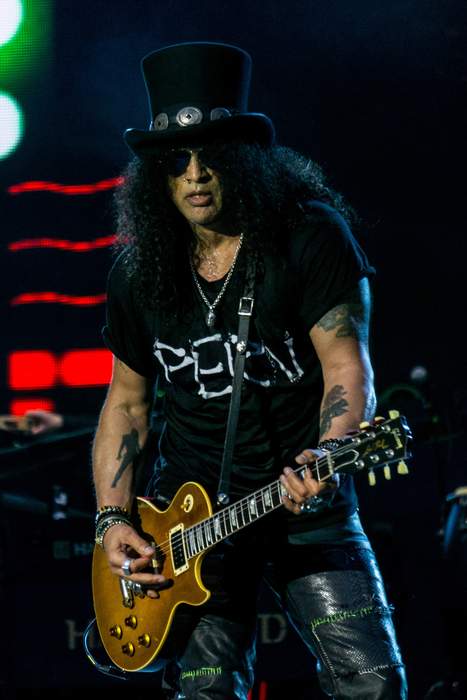 Slash (musician): British-American guitarist