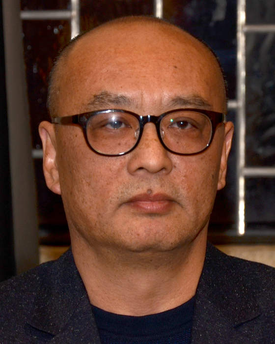 Zhang Xiaogang: Chinese painter (born 1958)