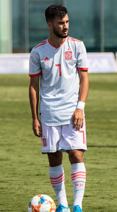 Álex Baena: Spanish footballer (born 2001)